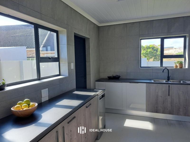 4 Bedroom Property for Sale in Pearly Beach Western Cape